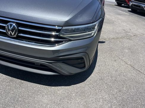 Used 2024 Volkswagen Tiguan SE FWD image 11