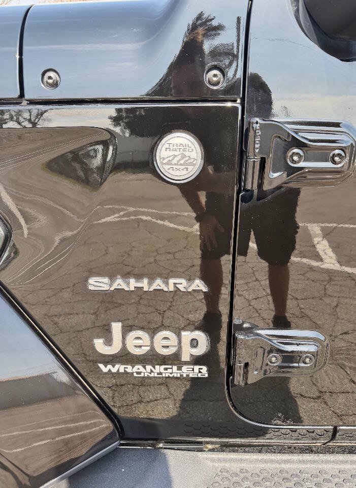 Used 2018 Jeep Wrangler Unlimited Sahara AWD/4WD image 14