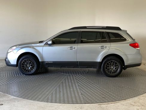 Used 2013 Subaru Outback 3.6R Limited w/ Moonroof Pkg image 2
