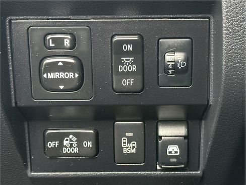 Used 2017 Toyota Tundra Limited w/ Limited Premium Package AWD/4WD image 28
