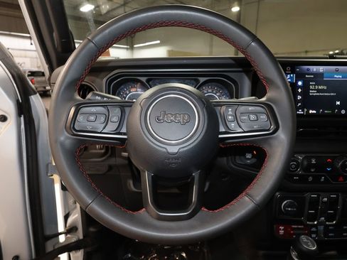 Used 2024 Jeep Wrangler Unlimited Rubicon image 10