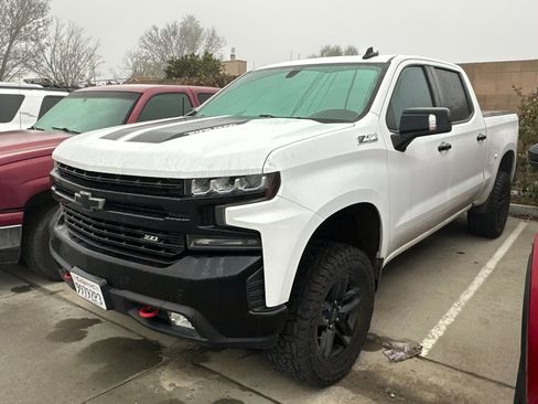 Used 2019 Chevrolet Silverado 1500 LT Trail Boss image 2
