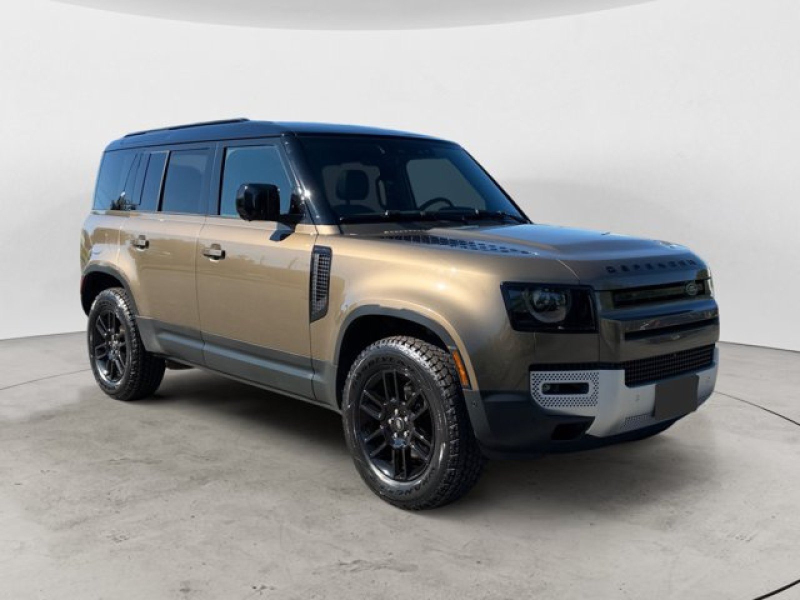 Used 2024 Land Rover Defender 110 S AWD/4WD image 2