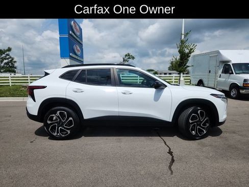 Used 2024 Chevrolet Trax RS w/ Sunroof Package FWD image 13