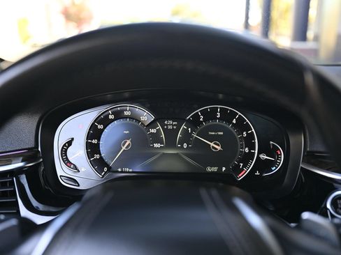 Used 2018 BMW 530i RWD image 24