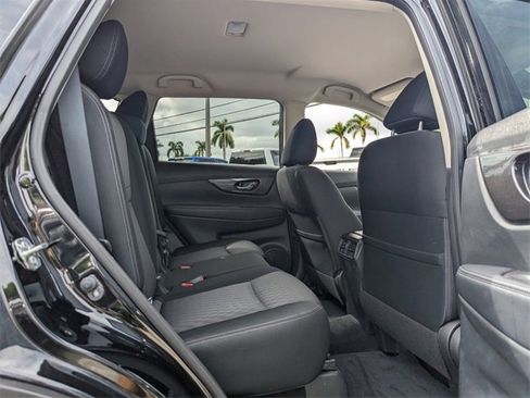 Used 2019 Nissan Rogue SV image 19