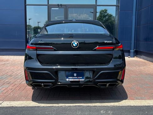 Used 2023 BMW 760i xDrive AWD/4WD image 4