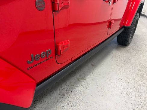 Used 2023 Jeep Gladiator Rubicon w/ Trailer Tow Package AWD/4WD image 10