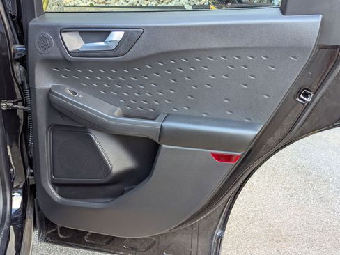 Used 2020 Ford Escape Titanium image 25