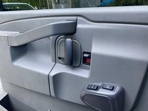 Used 2020 Chevrolet Express 3500 Extended w/ Driver Convenience Package RWD image 17