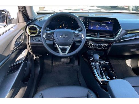 Used 2025 Chevrolet Trax ACTIV w/ Driver Confidence Package FWD image 6