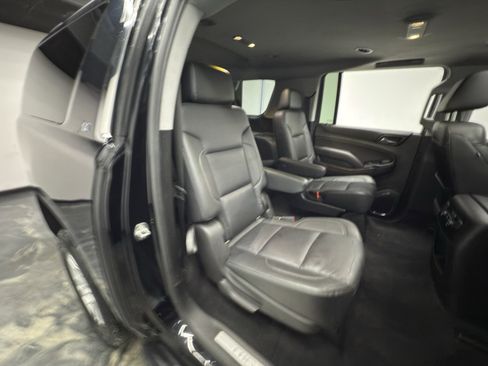 Used 2019 Chevrolet Suburban LT image 27