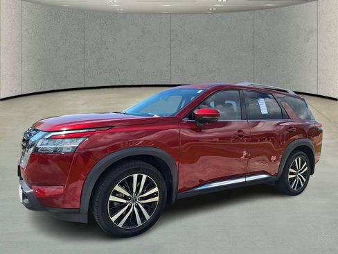 Used 2023 Nissan Pathfinder Platinum w/ Cargo Package AWD/4WD image 1