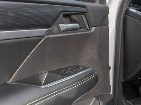 Used 2025 GMC Acadia Elevation image 17