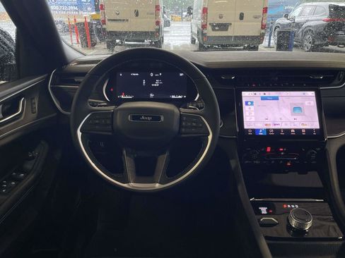 New 2025 Jeep Grand Cherokee L Limited image 24