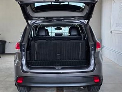 Used 2018 Toyota Highlander XLE image 9