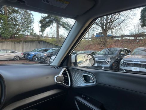 Used 2025 Kia Soul LX w/ LX Technology Package image 35