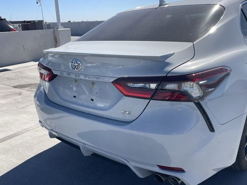 Used 2022 Toyota Camry SE image 4