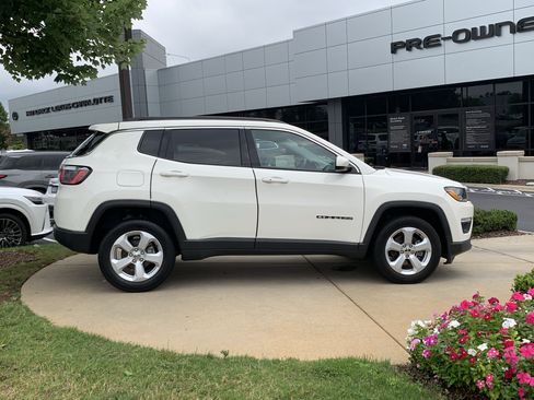 Used 2020 Jeep Compass Latitude AWD/4WD image 11