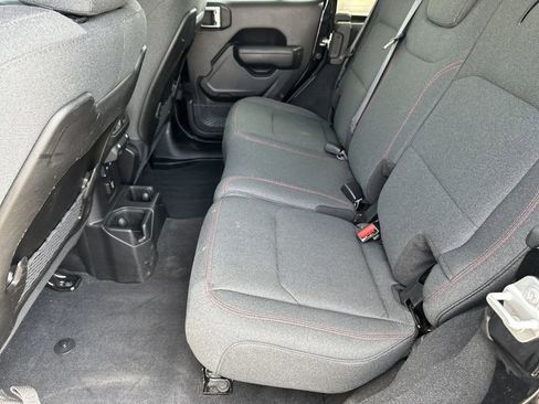 Used 2025 Jeep Wrangler Unlimited Rubicon image 15