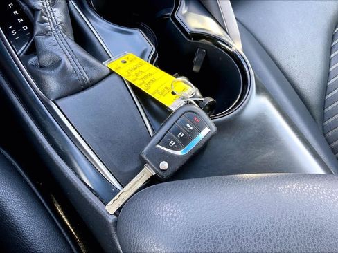 Used 2018 Toyota Camry SE image 15