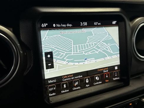 Used 2018 Jeep Wrangler Unlimited Sahara AWD/4WD image 18