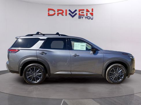 New 2026 Nissan Pathfinder SL w/ SL Premium Package FWD image 5