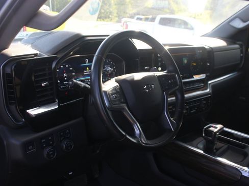 Used 2022 Chevrolet Silverado 1500 LT Trail Boss AWD/4WD image 18
