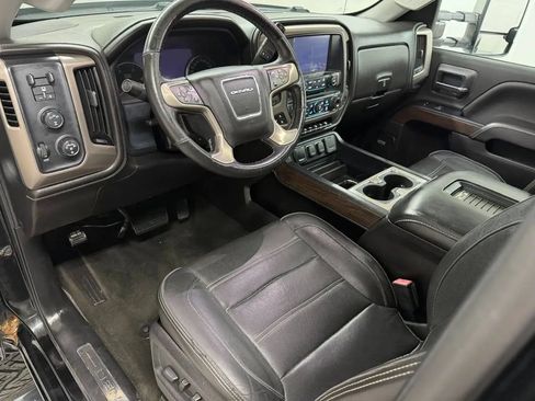 Used 2018 GMC Sierra 2500 Denali w/ Duramax Plus Package AWD/4WD image 9
