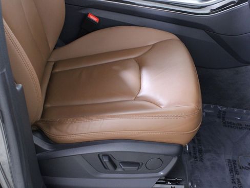 Used 2019 Audi Q8 Premium image 18