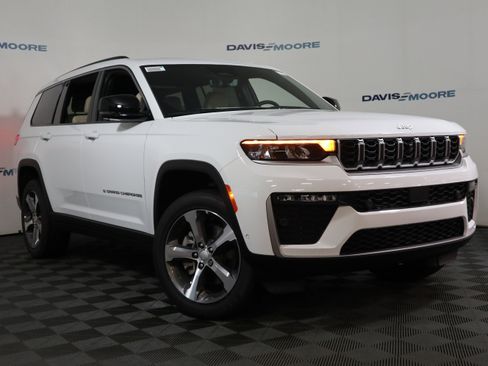 New 2026 Jeep Grand Cherokee L Limited AWD/4WD image 2