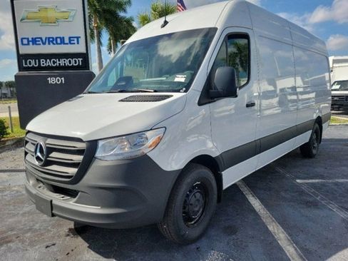 Used 2025 Mercedes-Benz Sprinter 2500 image 2