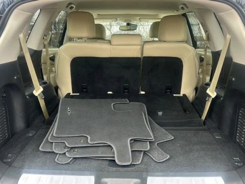 Used 2019 INFINITI QX60 Luxe w/ Essential Package image 29