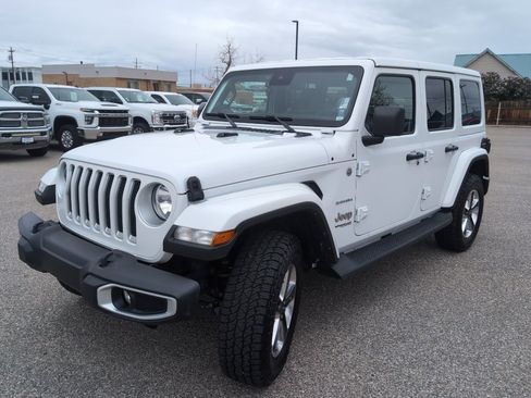 Used 2022 Jeep Wrangler Unlimited Sahara w/ Cold Weather Group AWD/4WD image 2