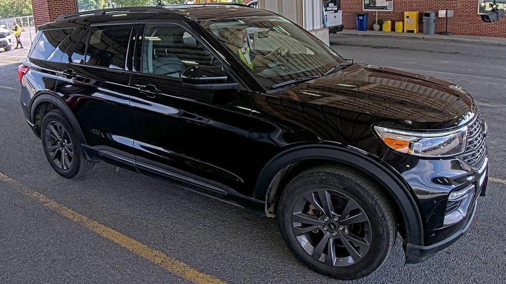Used 2023 Ford Explorer XLT w/ Equipment Group 202A AWD/4WD image 3