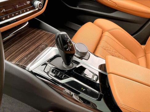 Used 2023 BMW 540i w/ Convenience Package image 19