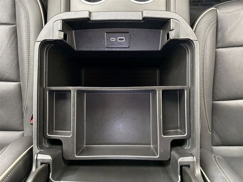 Used 2024 GMC Yukon XL SLT image 30