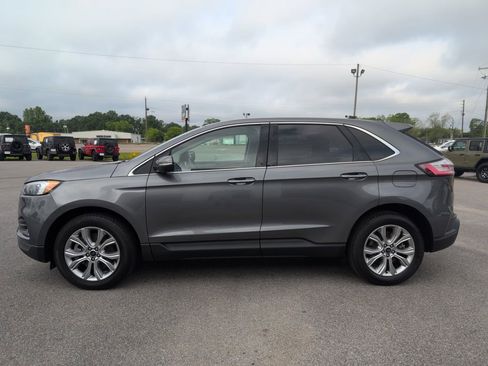 Used 2022 Ford Edge Titanium image 4