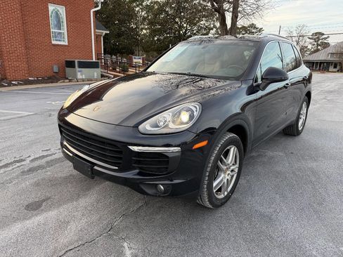 Used 2016 Porsche Cayenne Base AWD 4dr SUV image 2