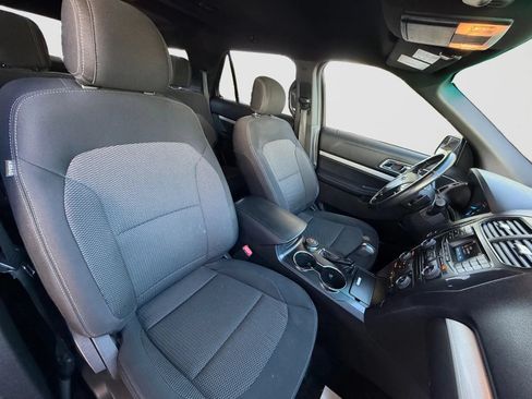 Used 2017 Ford Explorer XLT AWD/4WD image 23