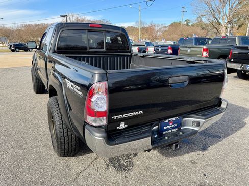 Used 2013 Toyota Tacoma 4x4 Access Cab V6 w/ TRD Off-Road Pkg image 3