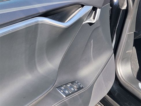 Used 2015 Tesla Model S image 14