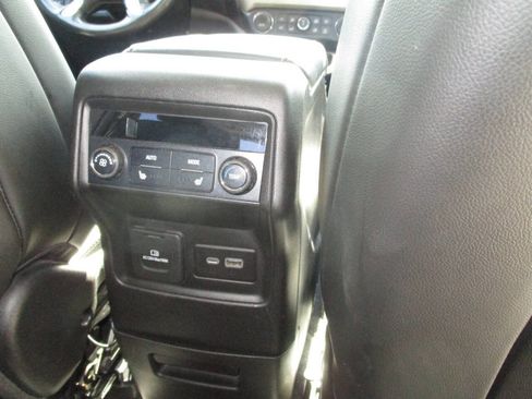 Used 2021 GMC Acadia Denali w/ Denali Ultimate Package AWD/4WD image 13