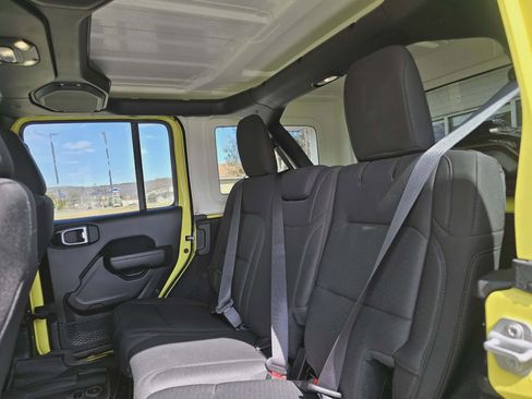 Used 2022 Jeep Wrangler Unlimited Sport image 14