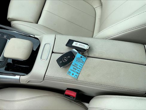 Used 2022 Mercedes-Benz GLB 250 4MATIC image 35