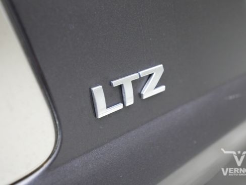 Used 2015 Chevrolet Suburban LTZ AWD/4WD image 12
