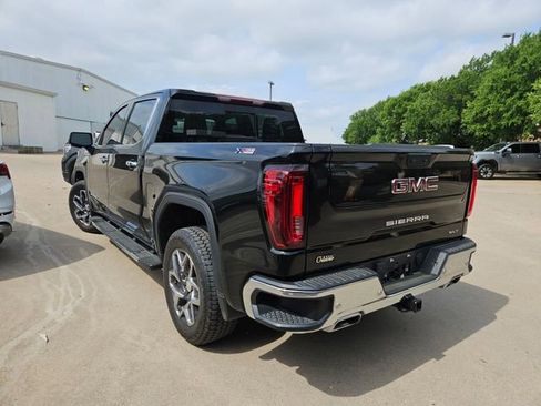 Used 2024 GMC Sierra 1500 SLT image 3