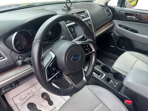 Used 2018 Subaru Outback 2.5i Limited AWD/4WD image 3