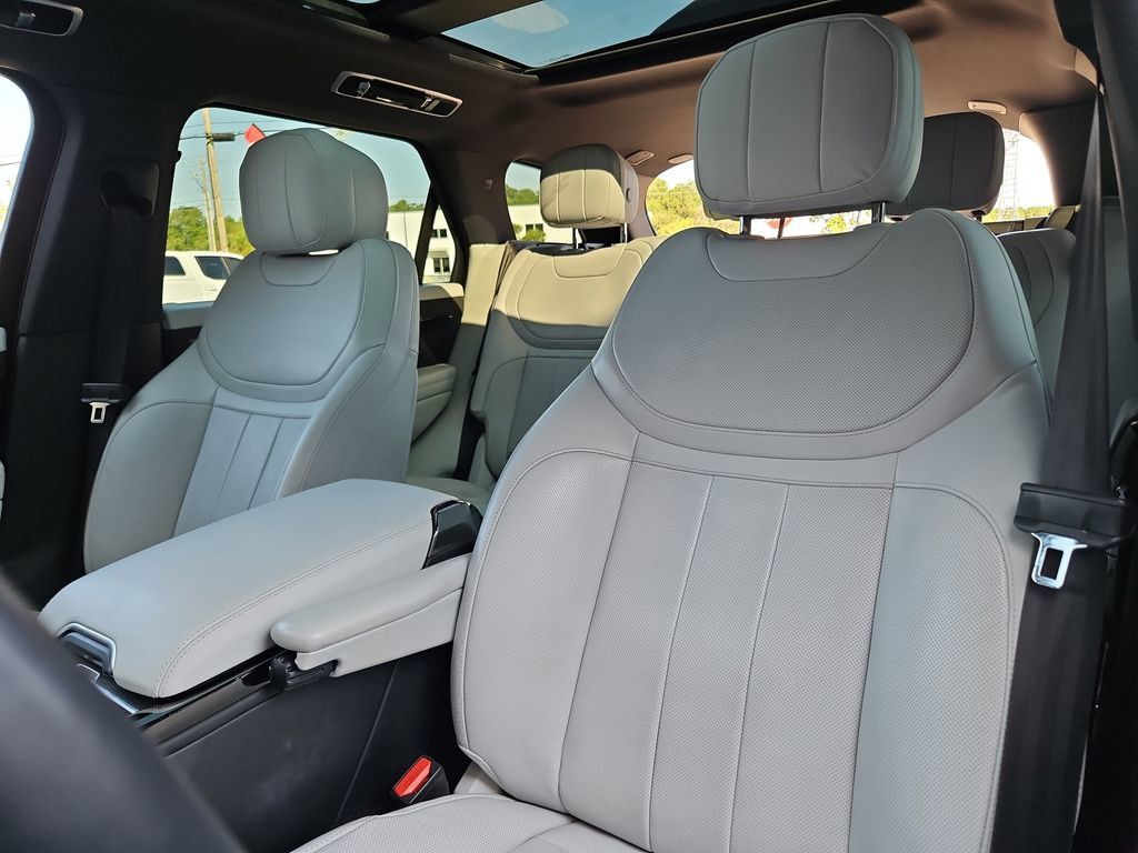 Used 2024 Land Rover Range Rover Sport SE AWD/4WD image 25