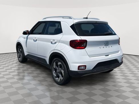 Used 2025 Hyundai Venue SEL FWD image 6